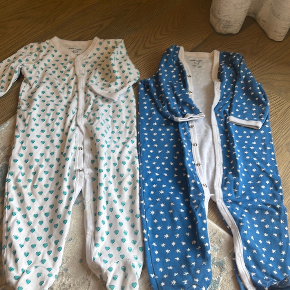 Roller Rabbit Pajamas in 6-9 Months